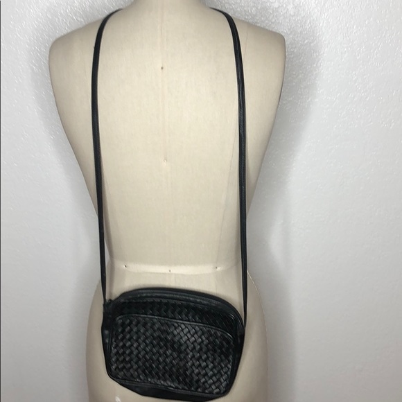 Vintage black mesh intrecciato soft leather crossbody - Picture 2 of 7